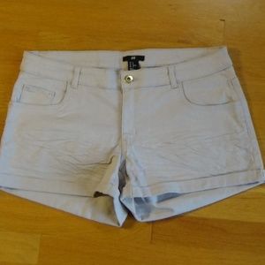 H&M Light Tan Shorts - 10